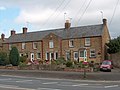 Cottages at Lechlade Road, Faringdon - geograph.org.uk - 629914.jpg