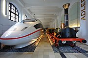 29. KWAttrappe des ICE 3 neben einem Nachbau der Lokomotive Adler im Firmenmuseum der Deutschen Bahn AG in Nürnberg