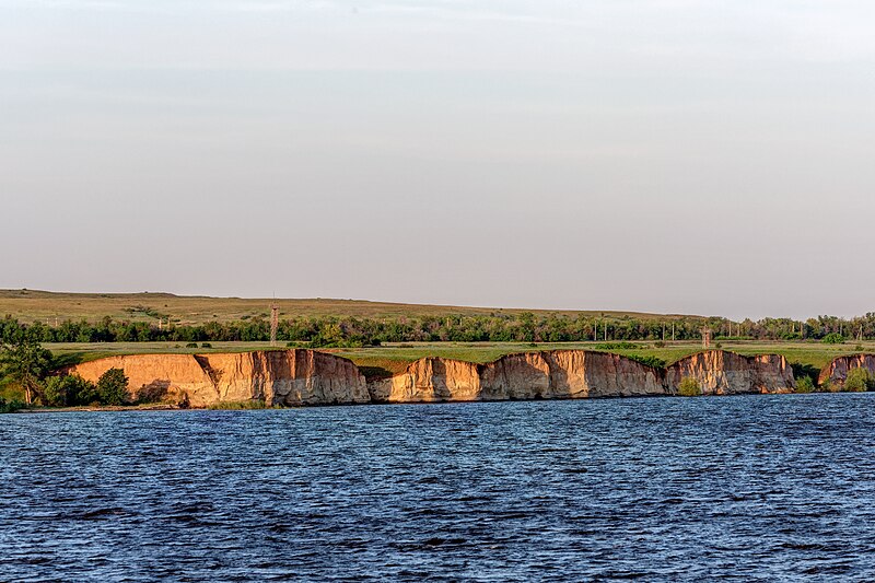 File:Don River. Tsimlyansk Reservoir P5140623 2200.jpg