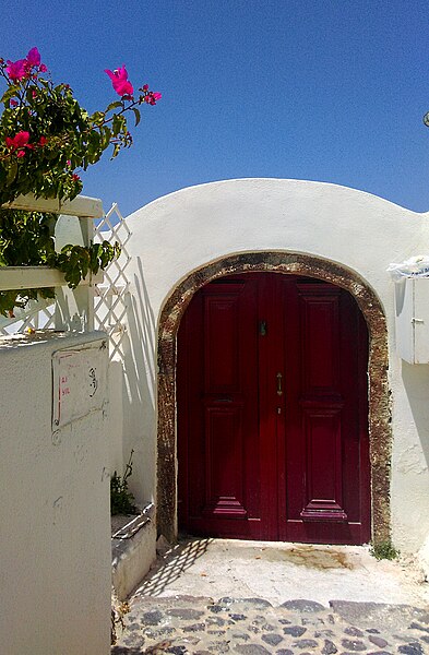 File:Door on Santorini by TM arka.jpg