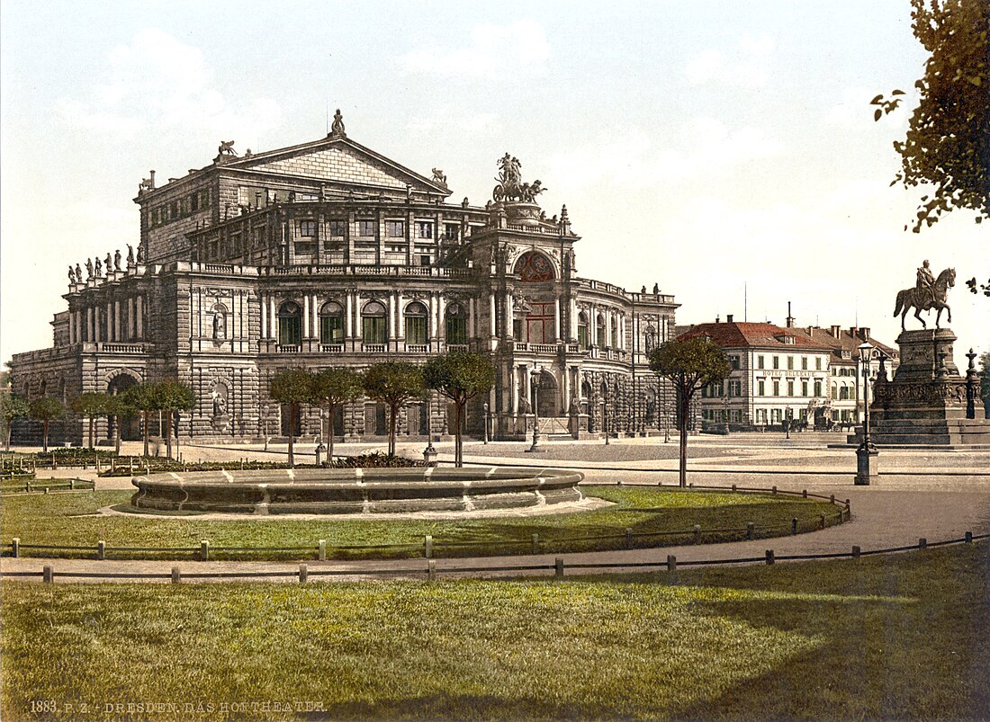 File:Dresden Semperoper 1900.jpg