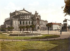 Dresden Semperoper 1900.jpg