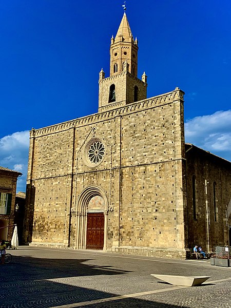 File:Duomo di Atri (TE).jpg