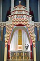 Eglise Saint Chrysole de Comines - tabernacle, ancien maitre autel et ciborium.jpg