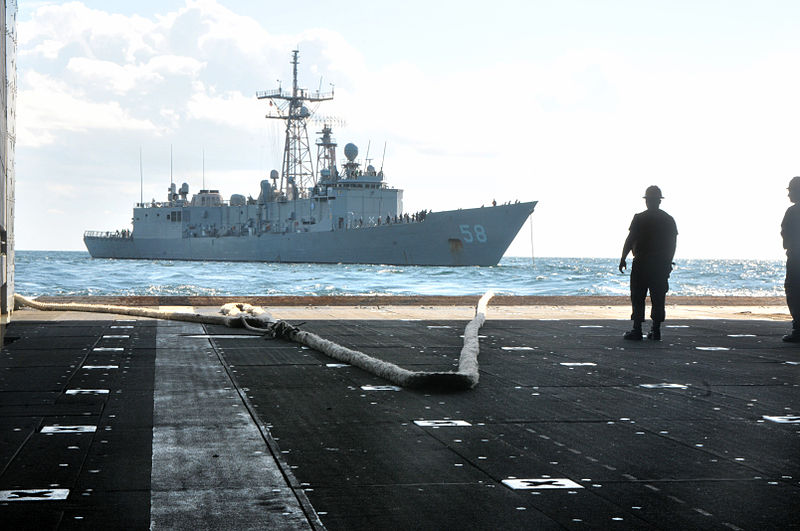 File:Emergency towing exercise aboard USS New York and USS Samuel B. Roberts 140121-N-GC472-108.jpg