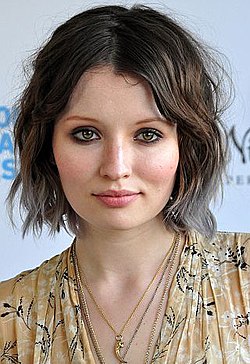 Emily Browning: Australsk sanger og skuespiller