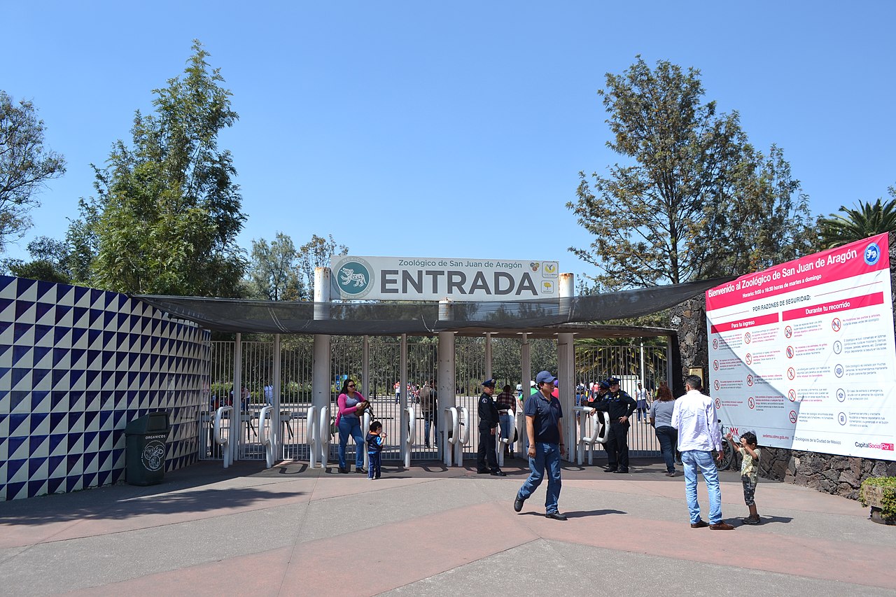 File:Entrance of the San Juan de Aragón  - Wikimedia Commons