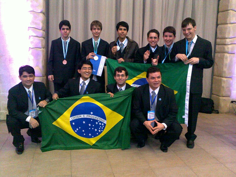 File:Equipe brasileira na IJSO 2009.jpg