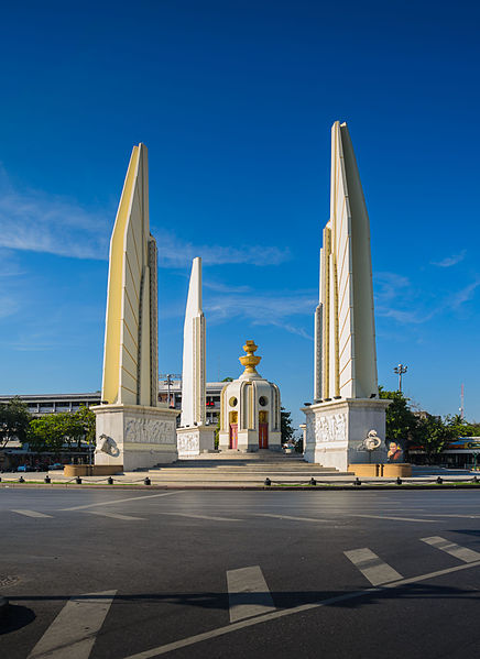 File:Evening Democracy Monument.jpg