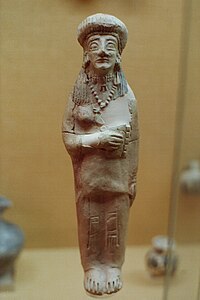 Figurilla femenina de terracota de la época arcaica de una tipología tal vez procedente de Chipre o de Asia Menor.