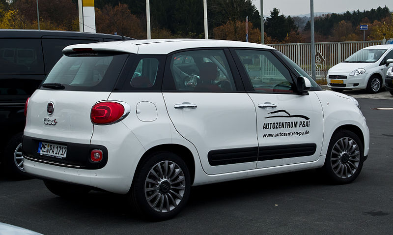 File:Fiat 500L 1.4 16V Easy – Heckansicht, 17. November 2012, Heiligenhaus.jpg