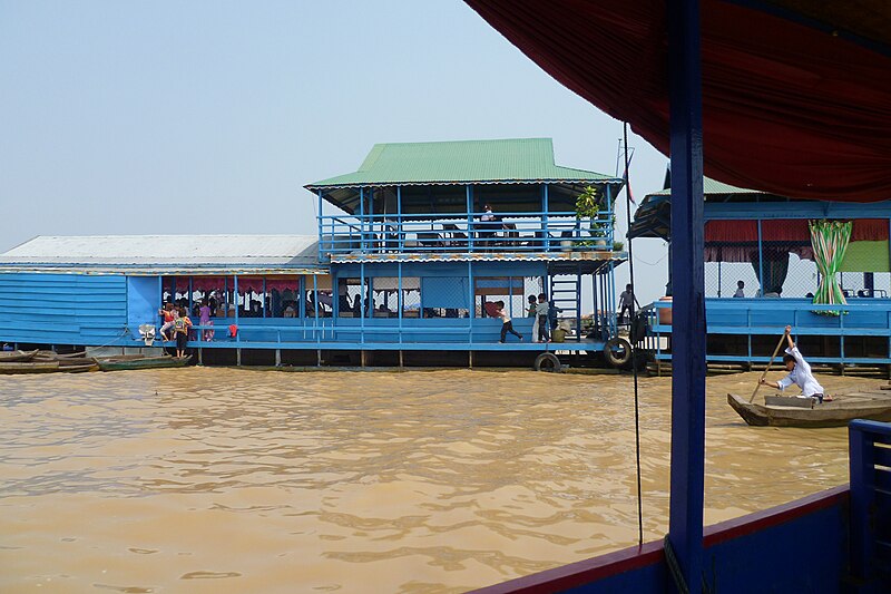 File:Floating school at Tonle Sap.jpg