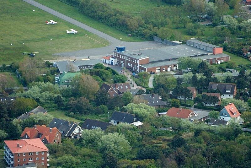 File:Flugplatz Wangerooge 2012-05-13 Nordsee-Luftbilder 9127.jpg