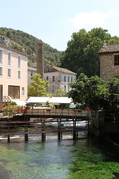 File:Fontaine-de-Vaucluse 20150722 26.jpg