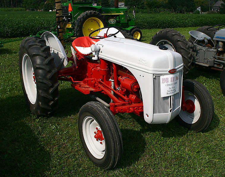 File:Ford 8N.jpg