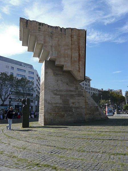 File:Francesc Macià monument in Plaça de Catalunya (2924687491).jpg