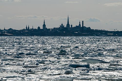 Talvine Tallinna siluett Tallinna lahelt vaadatuna