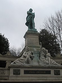 Monument à Léon Gambetta à Sèvres.