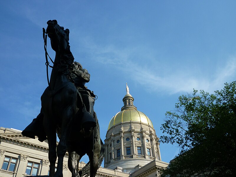 File:Georgia State Capitol dome with Gordon statue.jpg