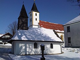 Vorne die Gnadenkapelle, im Hintergrund die Wallfahrtskirche St. Magdalena