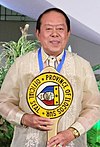 Governor-elect Jeremias Singson holding the key of the province of Ilocos Sur.jpg