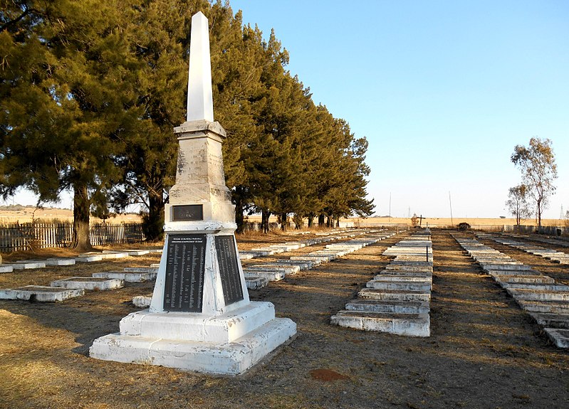 File:Graveyard of the Balmoral concentration camp 01.jpg