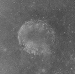 AS15-M-0954.jpg кратері