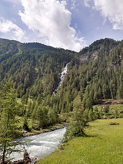 The Großbach (in the foreground the Isel)