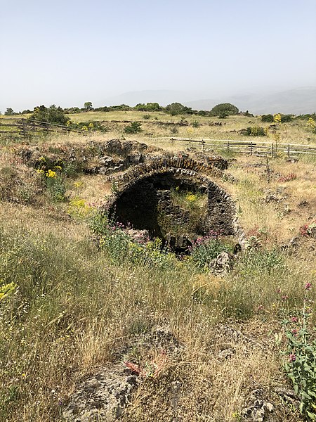 File:Grotta della neve (piano dei Grilli) 1.jpg