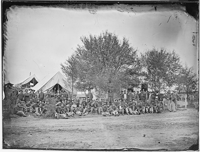 File:Group of soldiers - NARA - 524875.jpg