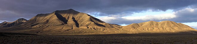 Hacha Grande, a mountain in the south of Lanzarote, viewed from the road to the Playa de Papagayo. Hacha grande from papagayo pano.jpg