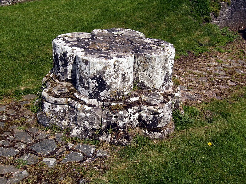 File:Haughmond Abbey nave pillar.JPG