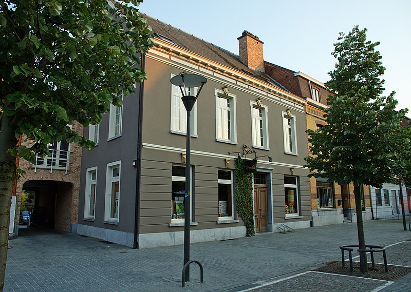 File:Herenhuis, thans Herba Mol-Centrum.jpg