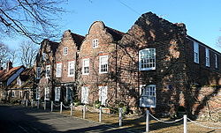 Hills House, Denham-geograph.org.uk-3434798.jpg