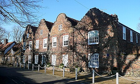 Hills House, Denham geograph.org.uk 3434798