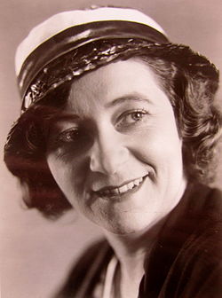 Hjördis Petterson. 
 Fotograf Louis Huch.