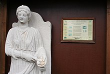 Heilungsgöttin Sirona, Statue aus 2. Jh. n. Chr. (Nachbildung) im Pilgerheiligtum von Hochscheid, Rheinland-Pfalz