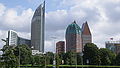 De skyline van Den Haag met verschillende postmoderne wolkenkrabbers.