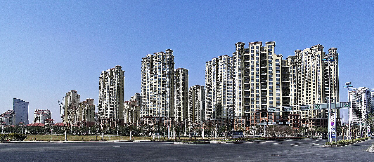 https://upload.wikimedia.org/wikipedia/commons/thumb/8/85/Horizon_Resort_Apartment%2C_Suzhou.jpg/1280px-Horizon_Resort_Apartment%2C_Suzhou.jpg