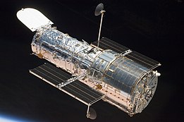 Космічний телескоп «Габбл»—одна з найбільших космічних обсерваторій.