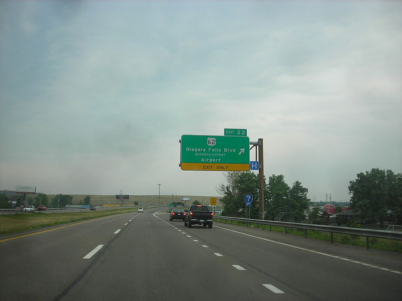 File:I-190 north at US 62.jpg