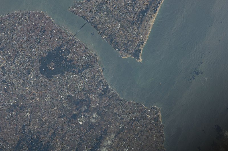 File:ISS020-E-28731 - View of Portugal.jpg