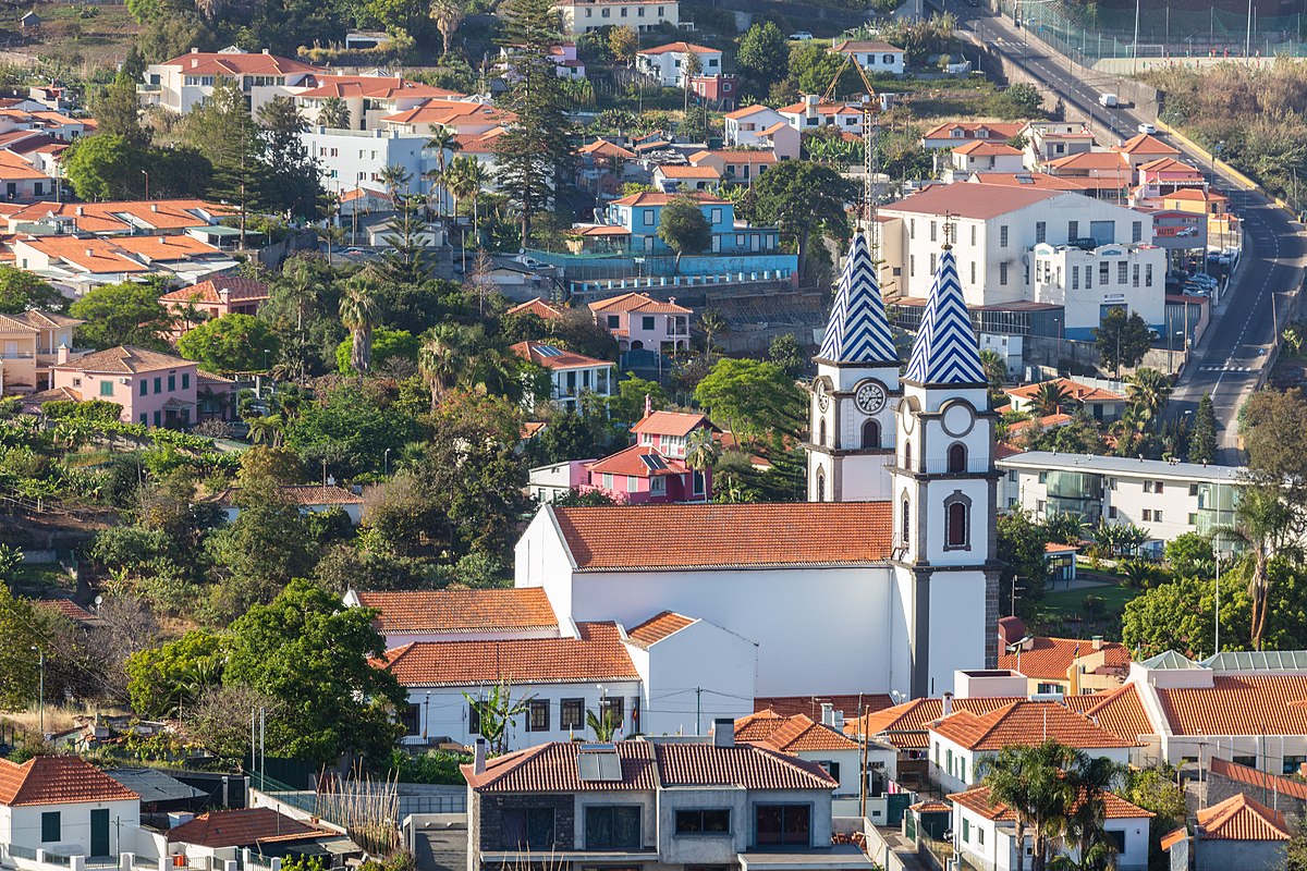 File:Jogos tradicionais - avião, Escola da Ladeira, Santo António, Funchal,  Madeira - IMG 20190228 175750.jpg - Wikimedia Commons