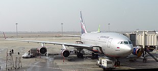 Iliouchine Il-96-300 sur l'aéroport de Shanghaï le 18 janvier 2006.