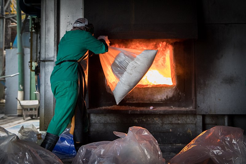 File:Incineração de três toneladas de drogas (40211546483).jpg