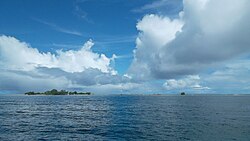 Islands on the southern barrier reef of Pohnpei (Federated States of Micronesia) - Ros 1.jpg