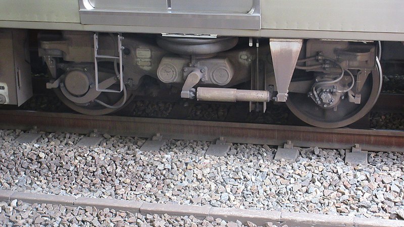 File:JRW Series 321 set D19 at Ashiya station 06 - WDT63.jpg