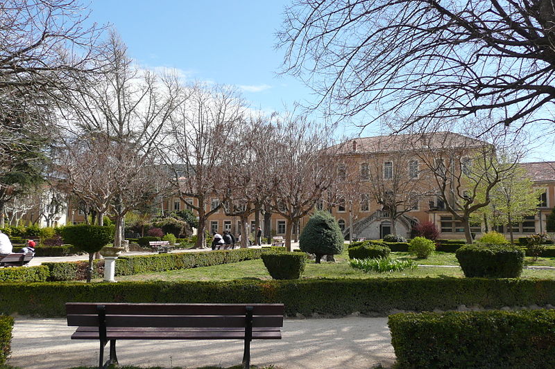 File:Jardin vert à Apt.JPG