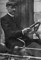 Jules Cornu au volant de la voiturette conçue et construite avec son fils Paul.