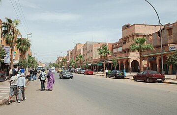 Fil:Khenifra,mainroad.jpg